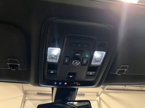 Used 2022 Chevrolet Tahoe Z71 w/ Luxury Package AWD/4WD image 21
