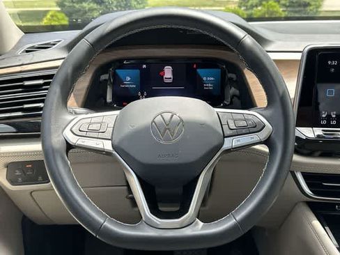 Used 2024 Volkswagen Atlas SE AWD/4WD image 8