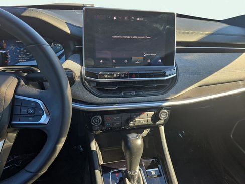 Used 2024 Jeep Compass Latitude image 25