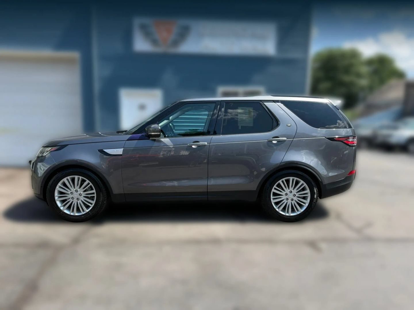 Used 2018 Land Rover Discovery HSE Luxury AWD/4WD image 3