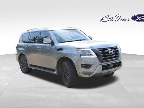 Used 2024 Nissan Armada SL AWD/4WD image 3