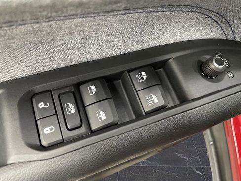 New 2025 Jeep Compass Latitude w/ Sun & Sound Group image 28