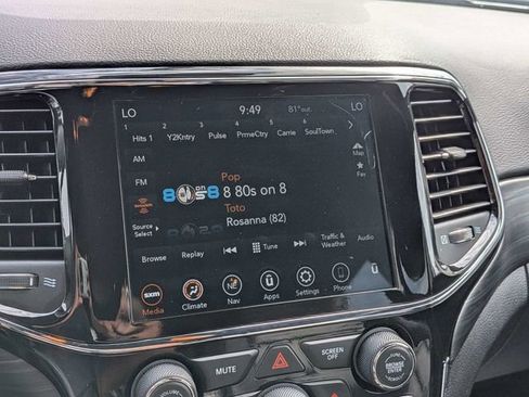 Used 2022 Jeep Grand Cherokee Laredo E RWD image 18