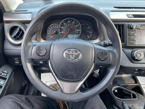 Used 2016 Toyota RAV4 LE AWD/4WD image 5