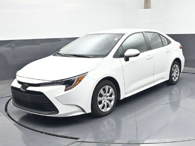 Used 2025 Toyota Corolla LE FWD image 1