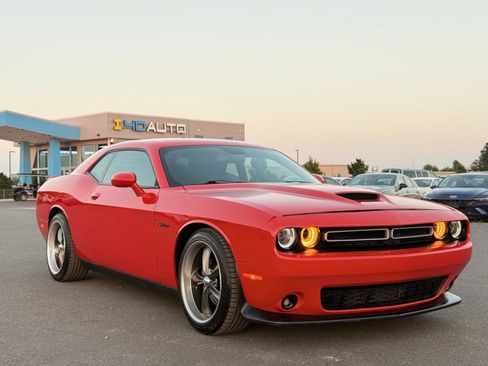 Used 2022 Dodge Challenger GT RWD image 9