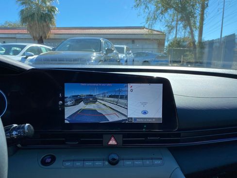 Used 2025 Hyundai Elantra Limited image 17