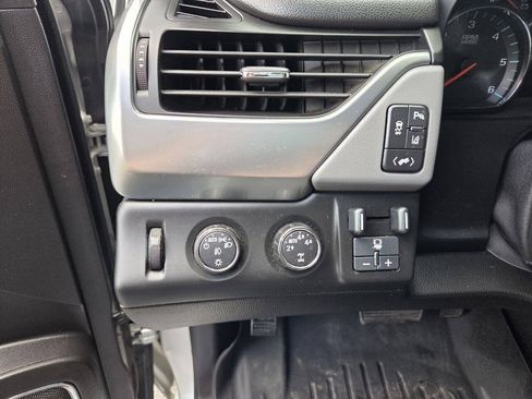 Used 2015 Chevrolet Suburban LT AWD/4WD image 10