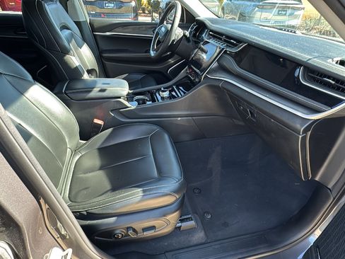 Used 2023 Jeep Grand Cherokee 4WD 4xe image 16