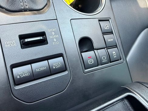 Used 2023 Toyota Highlander XLE AWD/4WD image 21