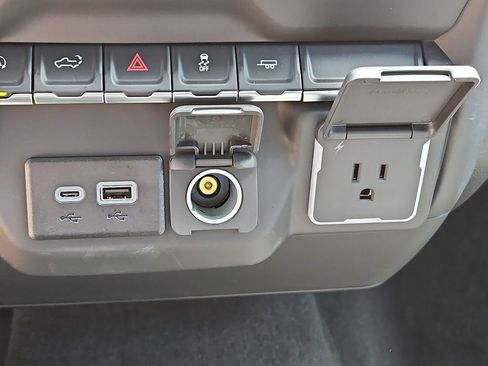 Certified 2025 Chevrolet Silverado 1500 Custom RWD image 32