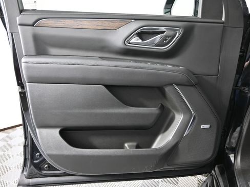 Used 2023 Chevrolet Tahoe Premier w/ Premium Package 2 AWD/4WD image 19
