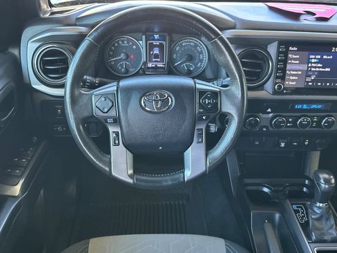 Used 2022 Toyota Tacoma TRD Off-Road image 15