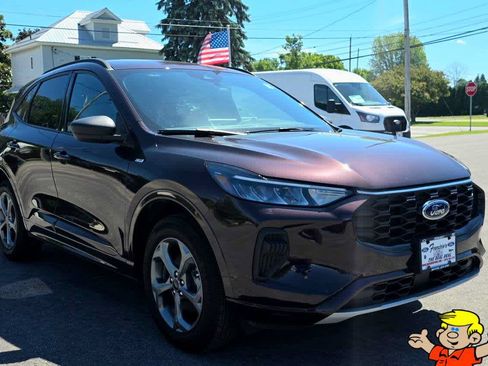 Used 2023 Ford Escape ST-Line w/ Tech Pack #1 AWD/4WD image 7