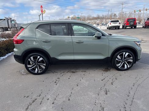 Certified 2025 Volvo XC40 B5 Ultra w/ Protection Package Premier image 5