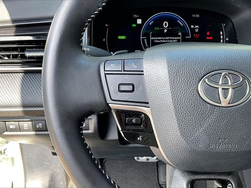 Used 2025 Toyota Camry SE image 10