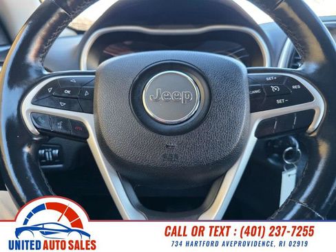 Used 2014 Jeep Cherokee Latitude w/ Cold Weather Group AWD/4WD image 17