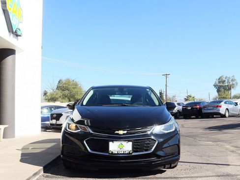 Used 2018 Chevrolet Cruze LT image 16