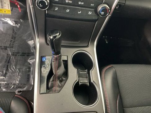 Used 2017 Toyota Camry SE FWD image 18