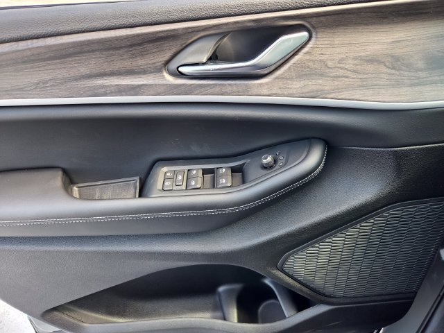 New 2027 Jeep Grand Cherokee Altitude RWD image 27