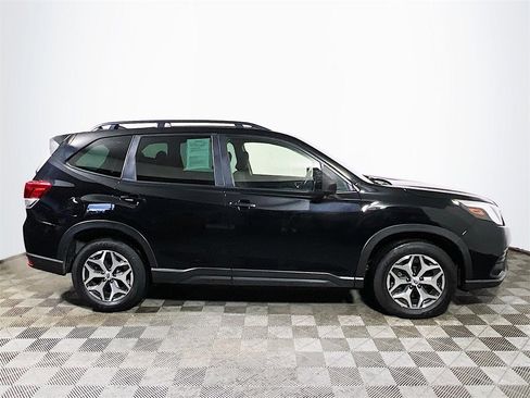 Used 2023 Subaru Forester Premium image 9