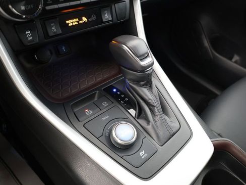 Used 2021 Toyota RAV4 Limited image 17