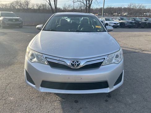 Used 2013 Toyota Camry LE image 2