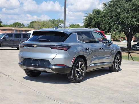 New 2025 Chevrolet Equinox EV LT image 4