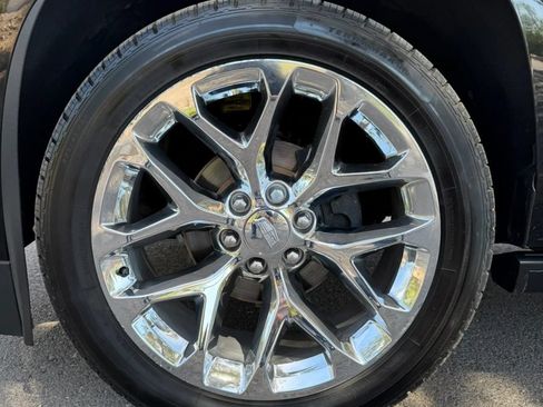 Used 2019 Cadillac Escalade Platinum AWD/4WD image 25