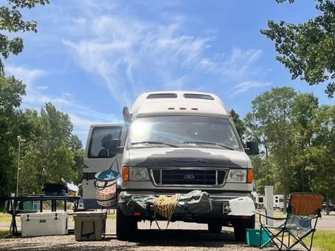 Used 2003 Ford E-350 and Econoline 350 Super Duty RWD image 36