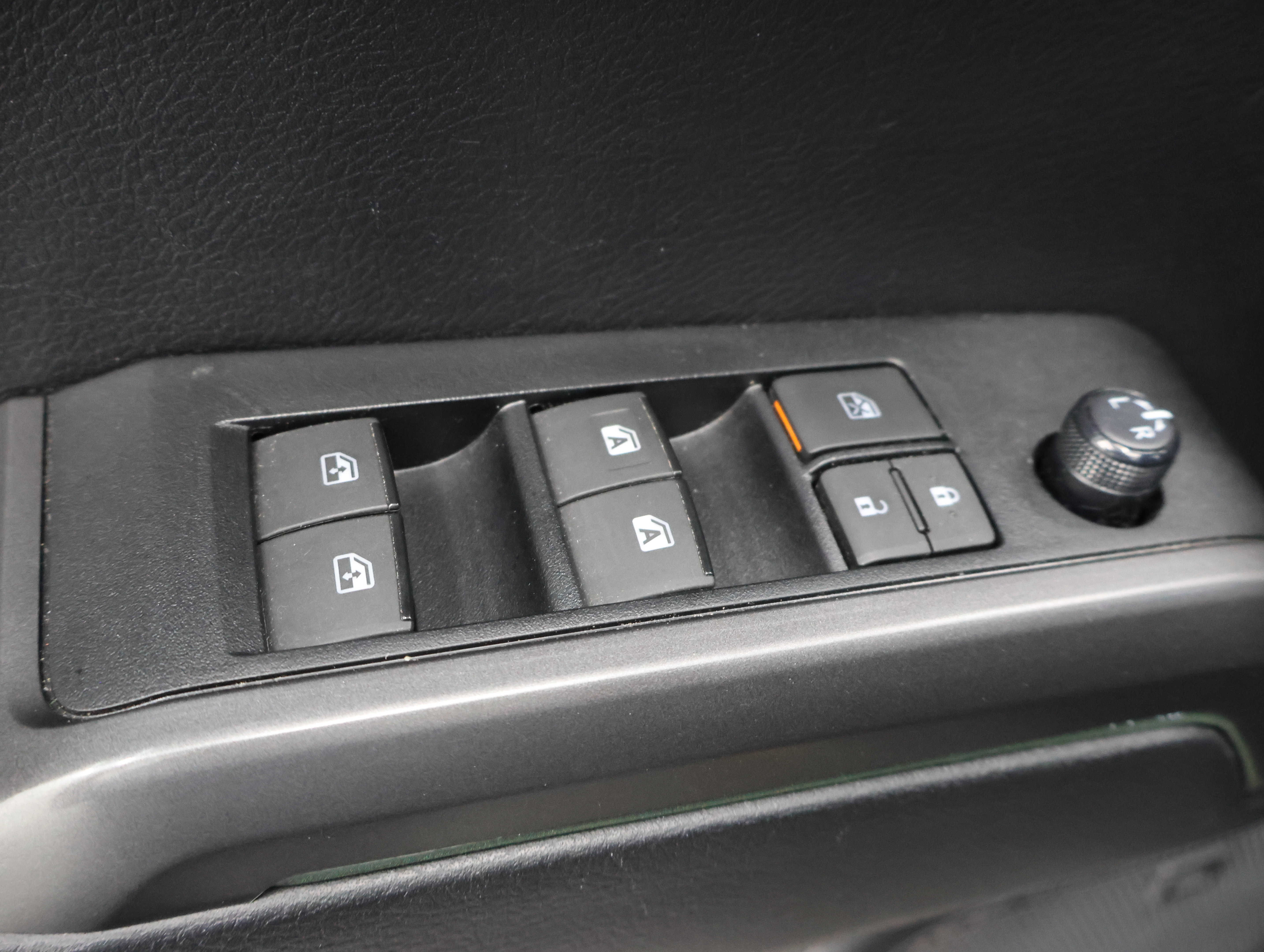 Used 2021 Toyota Tacoma TRD Off-Road w/ TRD Premium Off Road Package AWD/4WD image 40