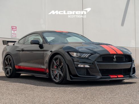 Used 2022 Ford Mustang Shelby GT500 w/ Carbon Fiber Track Pack RWD image 9