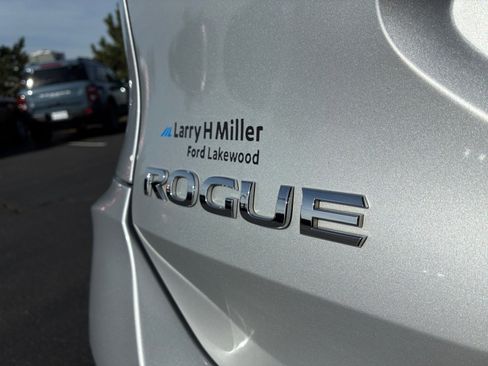 Used 2018 Nissan Rogue SL FWD image 23