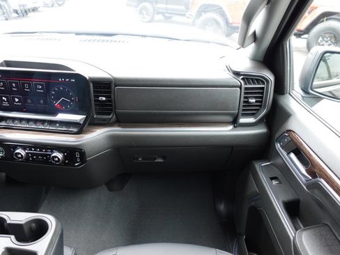 Used 2024 GMC Sierra 1500 Elevation image 38