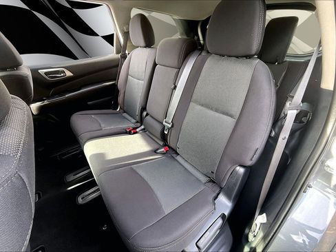 Used 2020 Nissan Pathfinder S image 26