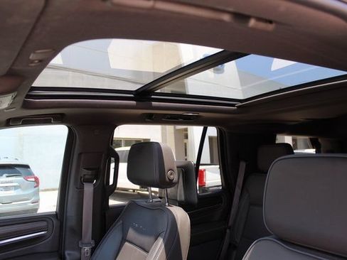 Used 2024 GMC Yukon Denali w/ Advanced Technology Package AWD/4WD image 24