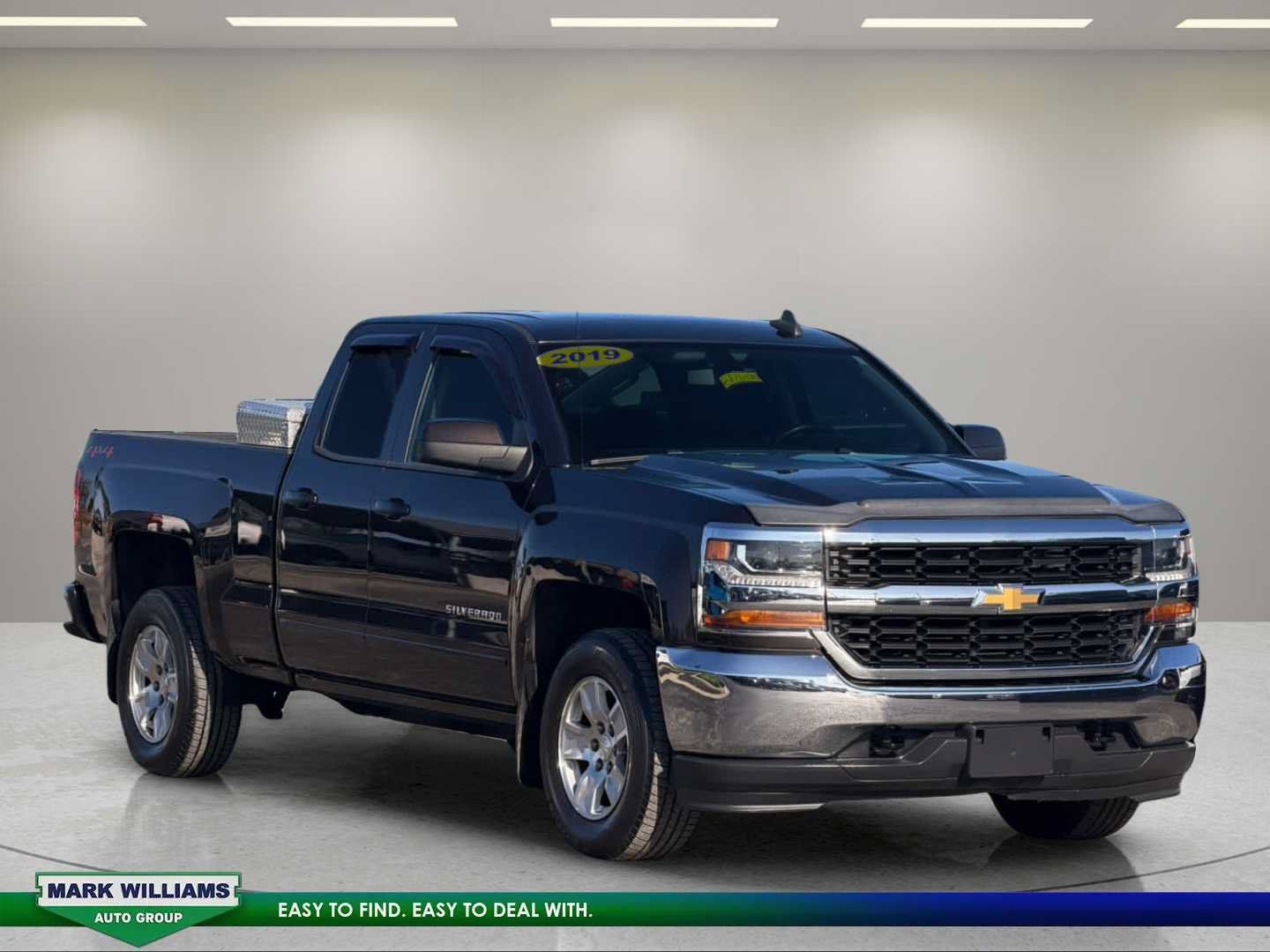 Used 2019 Chevrolet Silverado 1500 LT AWD/4WD image 2
