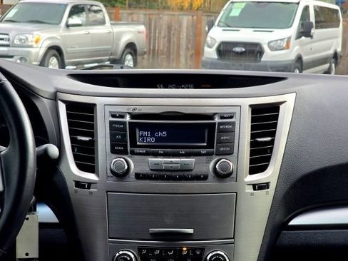 Used 2013 Subaru Legacy 2.5i Premium w/ All-Weather Pkg image 17