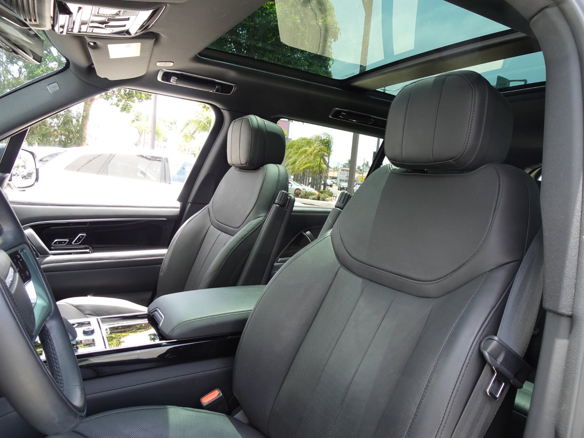 Used 2023 Land Rover Range Rover Long Wheelbase SE AWD/4WD image 12