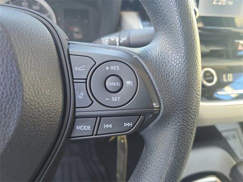 Used 2020 Toyota Corolla LE image 22