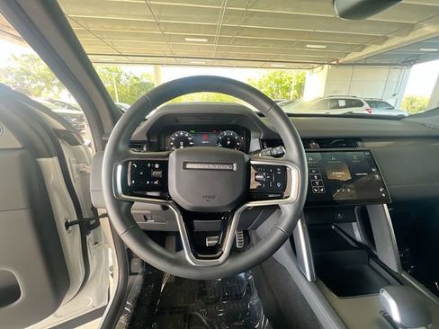 Used 2025 Land Rover Discovery Sport Dynamic SE image 14