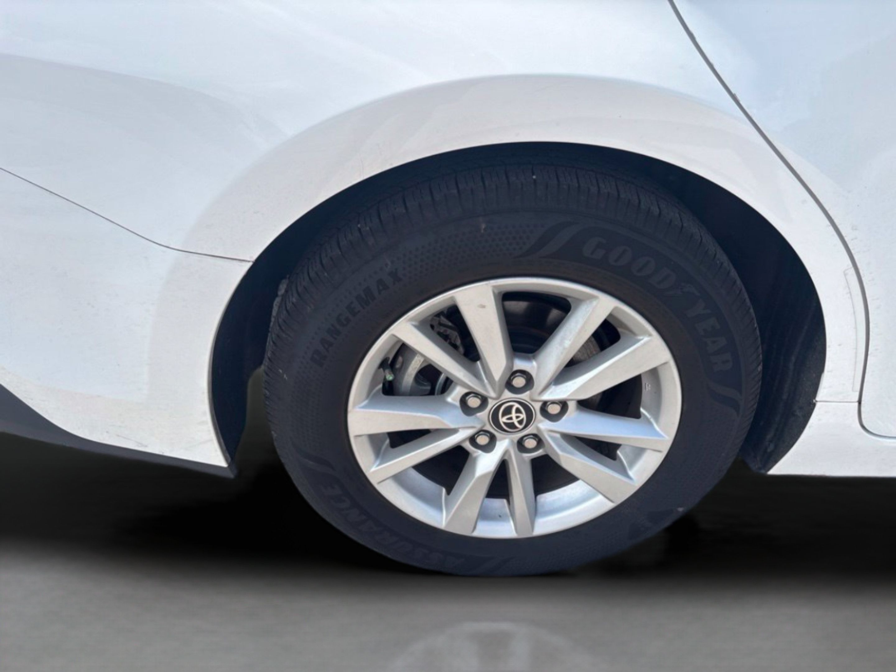 Used 2025 Toyota Camry LE FWD image 28