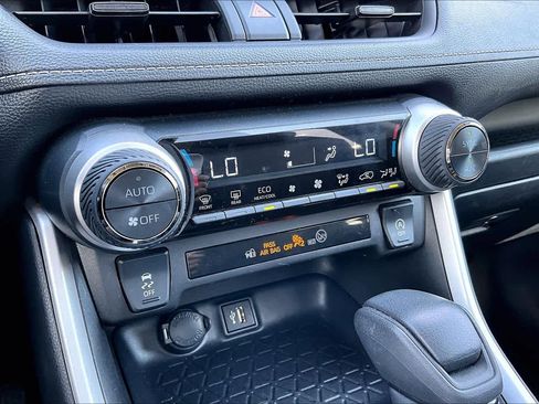 Used 2025 Toyota RAV4 XLE image 35