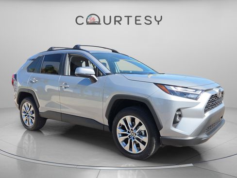 Certified 2025 Toyota RAV4 XLE Premium image 7