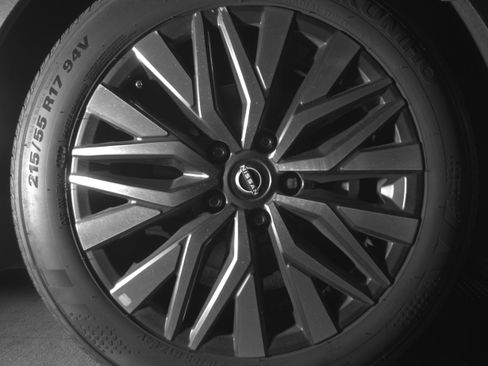 Used 2025 Nissan Altima 2.5 SV image 13