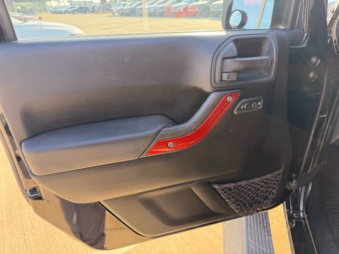 Used 2013 Jeep Wrangler Unlimited Sport image 9