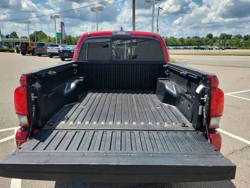 Used 2019 Toyota Tacoma SR w/ SR Convenience Package AWD/4WD image 7