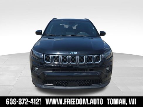 Used 2025 Jeep Compass Latitude w/ Sun & Sound Group AWD/4WD image 12