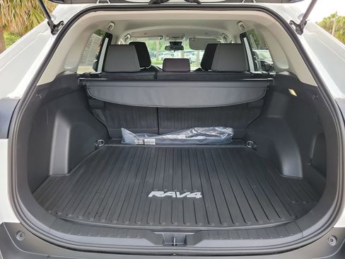 Used 2025 Toyota RAV4 XLE AWD/4WD image 8