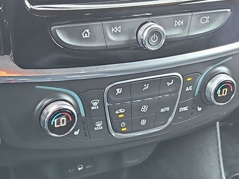 Used 2023 Chevrolet Traverse LT FWD image 17